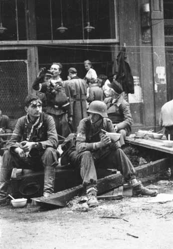 'Chwile odpoczynku' E. Lokajski z kolekcji Muzeum Powstania Warszawskiego