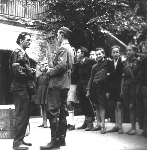 'Młodzi obrońcy Warszawy' z kolekcji Muzeum Powstania Warszawskiego